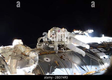 ISS - 15. Januar 2016 - der britische ESA-Astronaut Tim Peake vor der Internationalen Raumstation in seinen Raumanzapfeln während eines Raumflugs - der erste überhaupt o Stockfoto