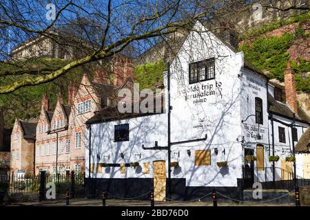 Nottingham, Großbritannien. April 2020. Uk Coronavirus Lockdown Tag 14. Die Stadt Nottingham setzt ihre soziale Distanzierung fort und die Sperrung von Reisen, die nicht unbedingt notwendig sind. Stockfoto