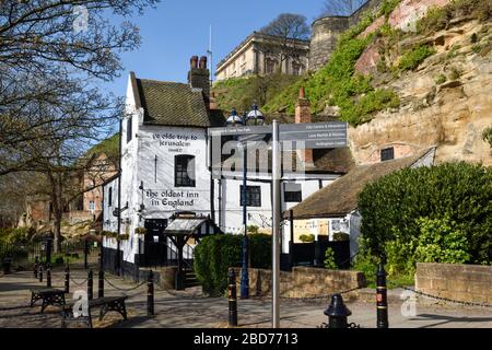 Nottingham, Großbritannien. April 2020. Uk Coronavirus Lockdown Tag 14. Die Stadt Nottingham setzt ihre soziale Distanzierung fort und die Sperrung von Reisen, die nicht unbedingt notwendig sind. Stockfoto