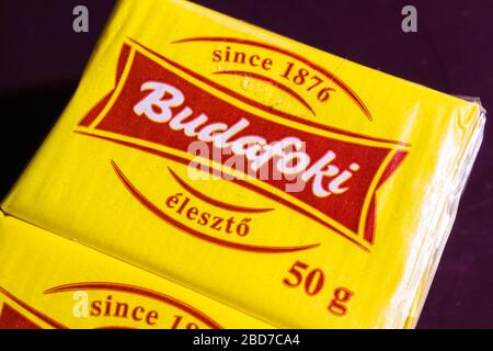 Ungarische Bodafoki-Hefe (Eszto) 50 g in gelber Verpackung Stockfoto