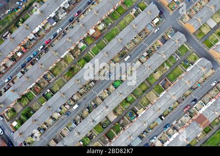 Dreinblick auf Reihen von Reihenhäusern mit Bergleuten Stockfoto