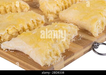 Traditionelles georgisches Dessert Qada, Kada auf Holzbrett Stockfoto