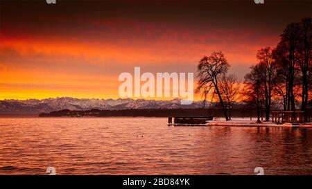 Sonnenuntergang am Starnberger See, Deutschland, Bayern, Tutzing Stockfoto