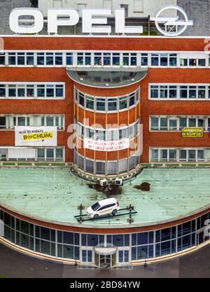 , Protestparolen gegen die Schließung der Hauptfassade des Opel-Werks in Bochum, 11.11.2014, Luftaufnahme, Deutschland, Nordrhein-Westfalen, Ruhrgebiet, Bochum Stockfoto