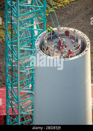 , Installation einer Windenergieanlage auf dem Stockhaufen Lohberg in Dinslaken, 23.11.2015, Luftbild, Deutschland, Nordrhein-Westfalen, Ruhrgebiet, Dinslaken Stockfoto