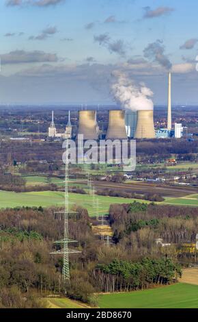 , Hochspannungsleitung vor dem Kohlekraftwerk Gersteinwerk in Werne-Stockum, 14.02.2014, Luftbild, Deutschland, Nordrhein-Westfalen, Ruhrgebiet sind Stockfoto