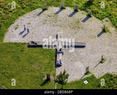 , Personen auf dem Gipfel des Tippelsbergs in Dortmund, 11.09.2015, Luftbild, Deutschland, Nordrhein-Westfalen, Ruhrgebiet, Dortmund Stockfoto