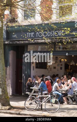 The Foodstore in Queen's Park Salusbury Road Stockfoto