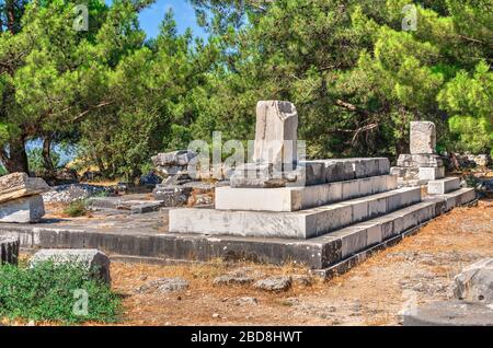 Ruinen der antiken griechischen Stadt Priene in der Türkei an einem sonnigen Sommertag Stockfoto