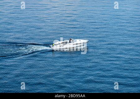 Luftaufnahme eines Schnellbootes Stockfoto