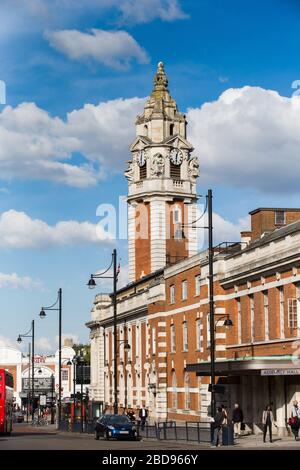 Der Uhrturm am Rathaus von Lambeth, auch bekannt als Brixton Town Hall, ist der Hauptsitz des Londoner Stadtteils Lambeth auf Brixton Hill und Acre Lane Stockfoto