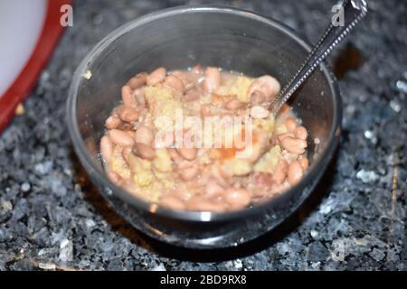 Bohnen- und Cornbrot-Mahlzeit Stockfoto