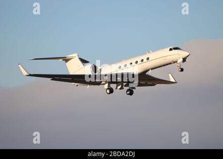 01-0076, ein Gulfstream Aerospace C-37A, betrieben von der US Air Force (309th Airlift Squadron), am Prestwick Airport in Ayrshire. Stockfoto