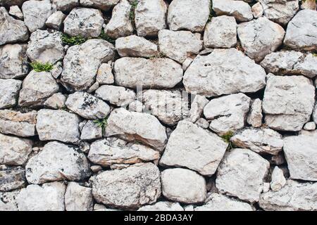 Wand aus großen Steinen, natürliche Hintergrund. Großartig für das Design und die Textur Hintergrund. Stockfoto