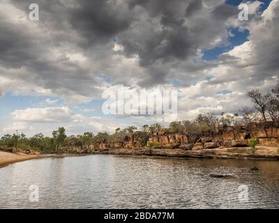 Gewitterwolken über der Warla Gorge, dem Hann River, dem Mt Elizabeth und der Kimberley. Stockfoto