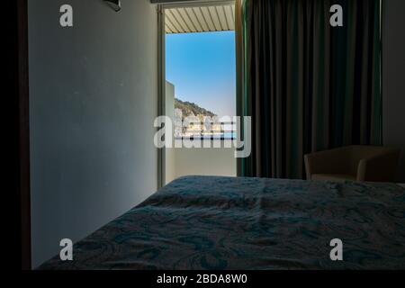 Balkon mit Meerblick von einem schönen Hotel im Camp de mare, mallorca, spanien Stockfoto