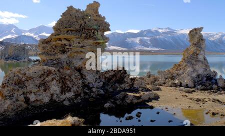 Erstaunlich Spalten des Kalksteins am Mono Lake in Mono County Stockfoto