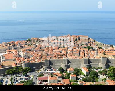 Blick auf die Altstadt von Dubrovnik von der Seilbahn-Station auf dem Srđ Hügel Stockfoto