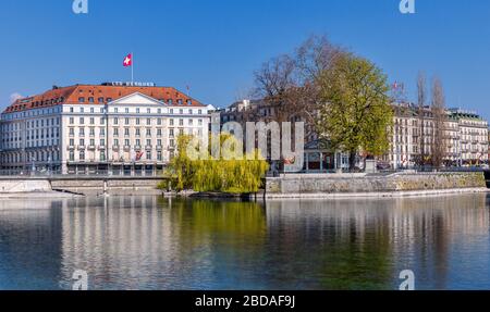 Quai des Bergues, Fassaden am Fluss, Genf, Schweiz Stockfoto