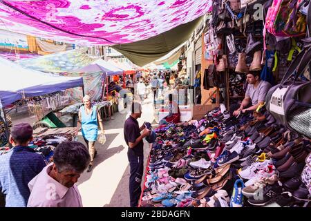 Khorog Central Market, die Hauptstadt des Distrikts Shughnon in Gorno-Badakshan im Pamir-Gebirge in Tadschikistan. Stockfoto