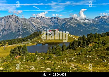 Am Bergsee Lac de Tracouet im Wandergebiet Haute-Nendaz, obere Station der Tracouet-Seilbahn, Nendaz, Wallis, Schweiz Stockfoto