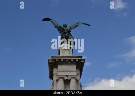 Engelsstatue in rom Stockfoto