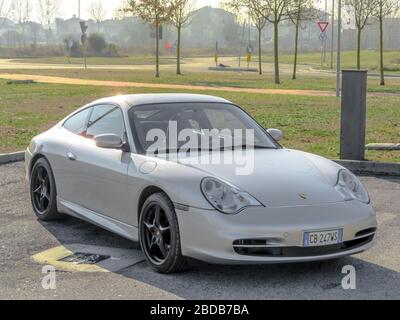 Bologna, Italien - 6. Februar 2019: Porsche 911 Sportwagen oder Porsche Carrera. Stockfoto