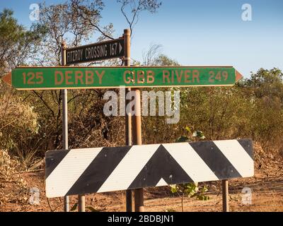 Kreuzung von ungesiegelten Gibb River Road und Fairfield - Leopold Downs Rd, Kimberley, Westaustralien Stockfoto