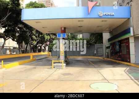 Caracas, Venezuela 31. März 2020: Leere Tankstelle PDVSA staatliche Enterprise Oil and Gas Company wird während Venezuela Treibstoffknappheit Covid 19 gesehen Stockfoto