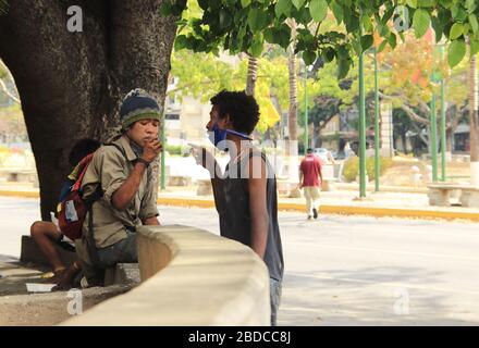 Caracas, Venezuela 31. März 2020: Obdachlose Kinder in Caracas während einer Kovid-19-Pandemie, da sich das Coronavirus unbehandelt ausbreitet, sind gefährdet Stockfoto