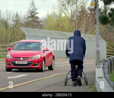 Glasgow, Schottland, Großbritannien, 8. April 2020: Coronavirus sah verlassene Straßen und leere Straßen, als Menschen auf dem Forth and Clyde Kanal übten. Gerard Ferry/Alamy Live News Stockfoto