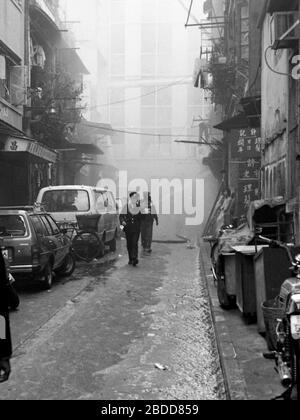 Rettungsdienste, einschließlich der Feuerwehr, nehmen 1979 an einem Gebäudebrand in der Kennedy Street, der Queen's Road East auf Hong Kong Island Teil Foto von Tony Henshaw Stockfoto