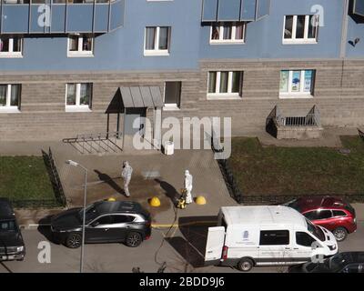 Desinfektion in den Innenhöfen von St. Petersburg, Russland Stockfoto