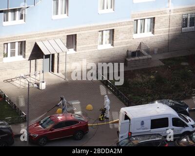 Desinfektion in den Innenhöfen von St. Petersburg, Russland Stockfoto