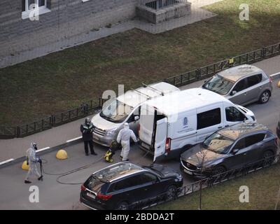 Desinfektion in den Innenhöfen von St. Petersburg, Russland Stockfoto