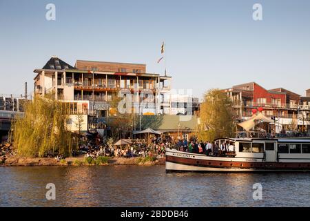 18.04.2019, Berlin, Berlin, Deutschland - Club Holzmarkt 25 in der Holzmarktstraße in Berlin-Friedrichshain. 00P190418D547CAROEX.JPG [MODELLVERSION: NICHT Stockfoto