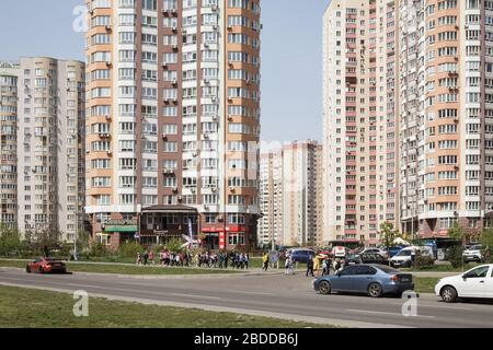 25.04.2019, Kiew, Ukraine - Hochhaus im Darnyzja-Rayon in Kiew. 00P190425D648CAROEX.JPG [MODELLVERSION: NICHT ZUTREFFEND, EIGENSCHAFT Stockfoto