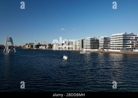 05.02.2020, Berlin, Berlin, Deutschland - Stadtpanorama des Bezirks Friedrichshain von der Elsenbrücke aus gesehen. Entlang der Spree an der ehemaligen EAS Stockfoto