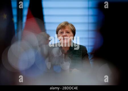 Berlin, Deutschland. April 2020. Bundeskanzlerin Angela Merkel nimmt an der wöchentlichen Kabinettssitzung der Bundesregierung im Kanzleramt in Berlin Teil. Um die Ausbreitung des Coronavirus zu verlangsamen, hat die Bundesregierung das öffentliche Leben stark eingeschränkt und die Bürger aufgefordert, zu Hause zu bleiben. Credit: Markus Schreiber / AP POOL / dpa / Alamy Live News Stockfoto