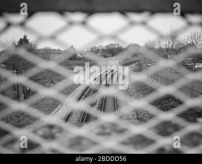 Bahngleise von einer Brücke aus gesehen Stockfoto