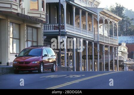 Dodge Caravan Sport SE Minivan auf einem California Gold Country Road Trip 1996 Stockfoto