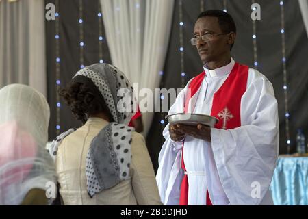 10.11.2019, Adama, Oromiyaa, Äthiopien - christlicher Gottesdienst in der Nazareth Mekane Yesus Congregation, einer Lutherischen Gemeinde. Gemeindemitglieder r Stockfoto