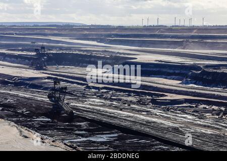12.03.2020, Juechen, Nordrhein-Westfalen, Deutschland - Rheinisches Braunbaugebiet, Schaufelradbagger im RWE-Tagebau Garzweiler Stockfoto