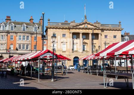 Market Day in Newark on Trent, während der Covid-19 Lockdown, Nottinghamshire England UK, gefangen genommen Stockfoto