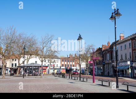 Market Square in Retford Town Center, während der Sperrung von Covid-19 im April 2020 in Nottinghamshire England UK erobert Stockfoto