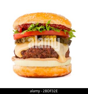 Ein großer klassischer Hamburger Käseburger isoliert auf weißem Hintergrund Stockfoto