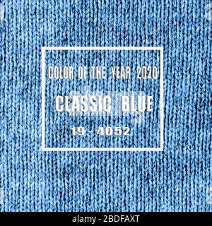 Flache, Gestrickte Kleidung Aus Wolltexturierung, in trendiger, klassischer blauer Farbe. Stockfoto