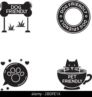 Katzen- und hundefreundliche Bereiche verkörpern schwarze Glyph-Symbole, die auf dem weißen Raum stehen. Vierbeinige Freunde erlaubten Gebietsabzeichen. Kitty und Doggy willkommen Stock Vektor