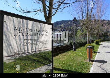 Allée Père Henri Révol. Jardn Public. Eglise Saint-Gervais-et-Protais. Saint-Gervais-les-Bains. Savoie. Frankreich. Stockfoto