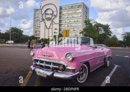 53 Chevy vor Fidel, Plaza de la Revolucion, Havanna, Kuba Stockfoto